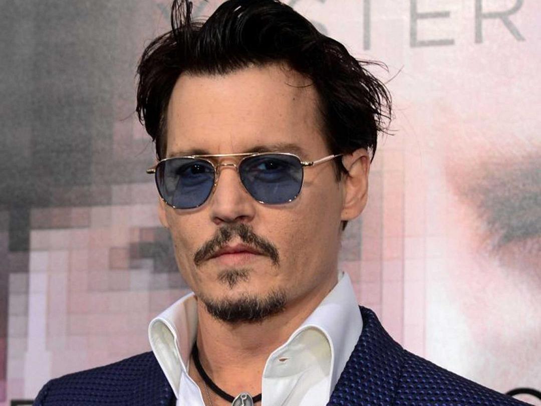 Johnny Depp apre un profilo Instagram e presenta la cover Isolation