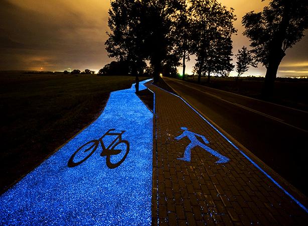 glowing-blue-bike-lane-tpa-instytut-badan-technicznych-poland-designboom-newsletter