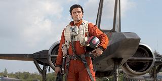 La replica Hasbro del casco di Poe Dameron