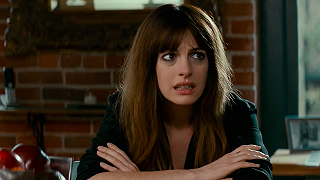 Colossal: arriva un nuovo promo per il “comedy monster movie” con Anne Hathaway