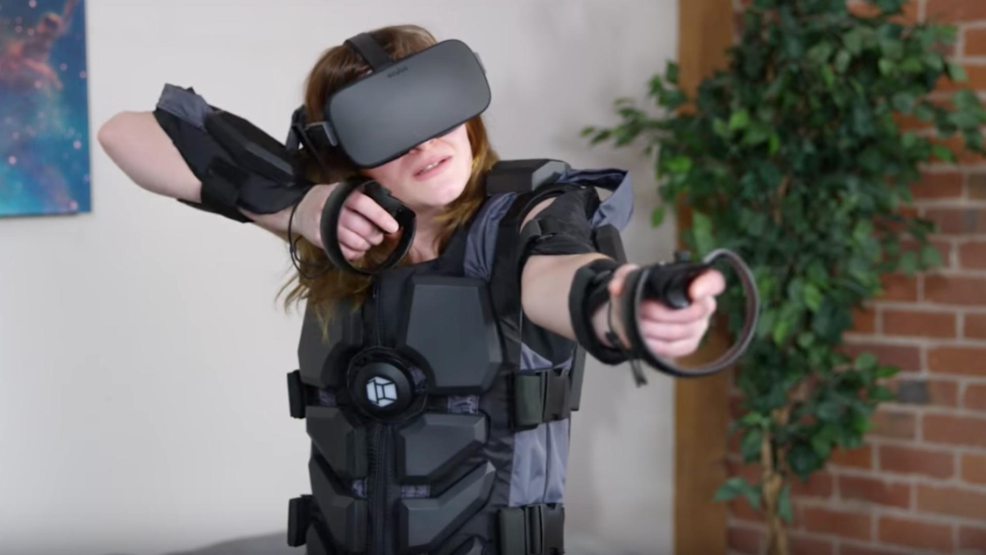 Полное погружение в виртуальную. Haptic жилет для ВР. ВР костюм тактильный. Костюм виртуальной реальности. Тактильный костюм виртуальной реальности.