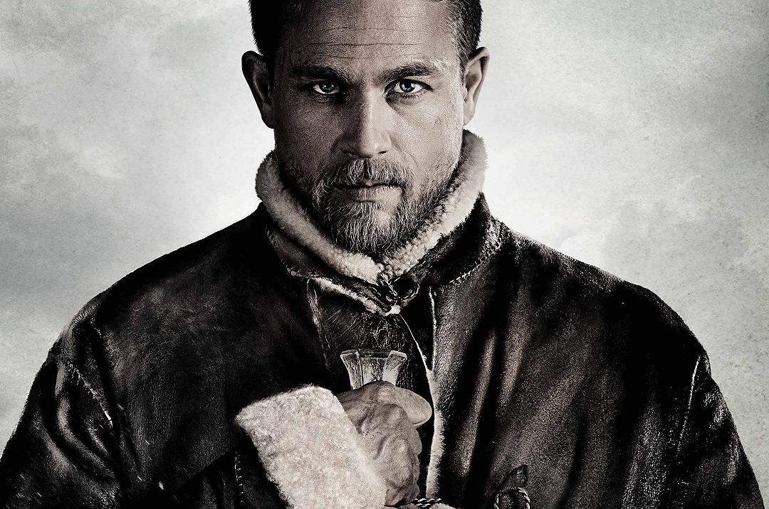 King Arthur – Il Potere della Spada: Charlie Hunnam protagonista nel nuovo poster