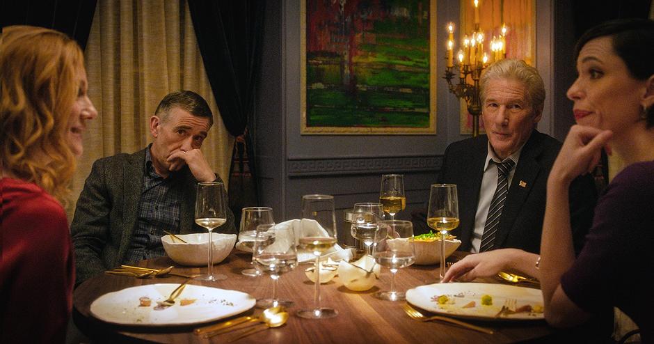 The Dinner: un film che cade sotto il peso del suo romanzo