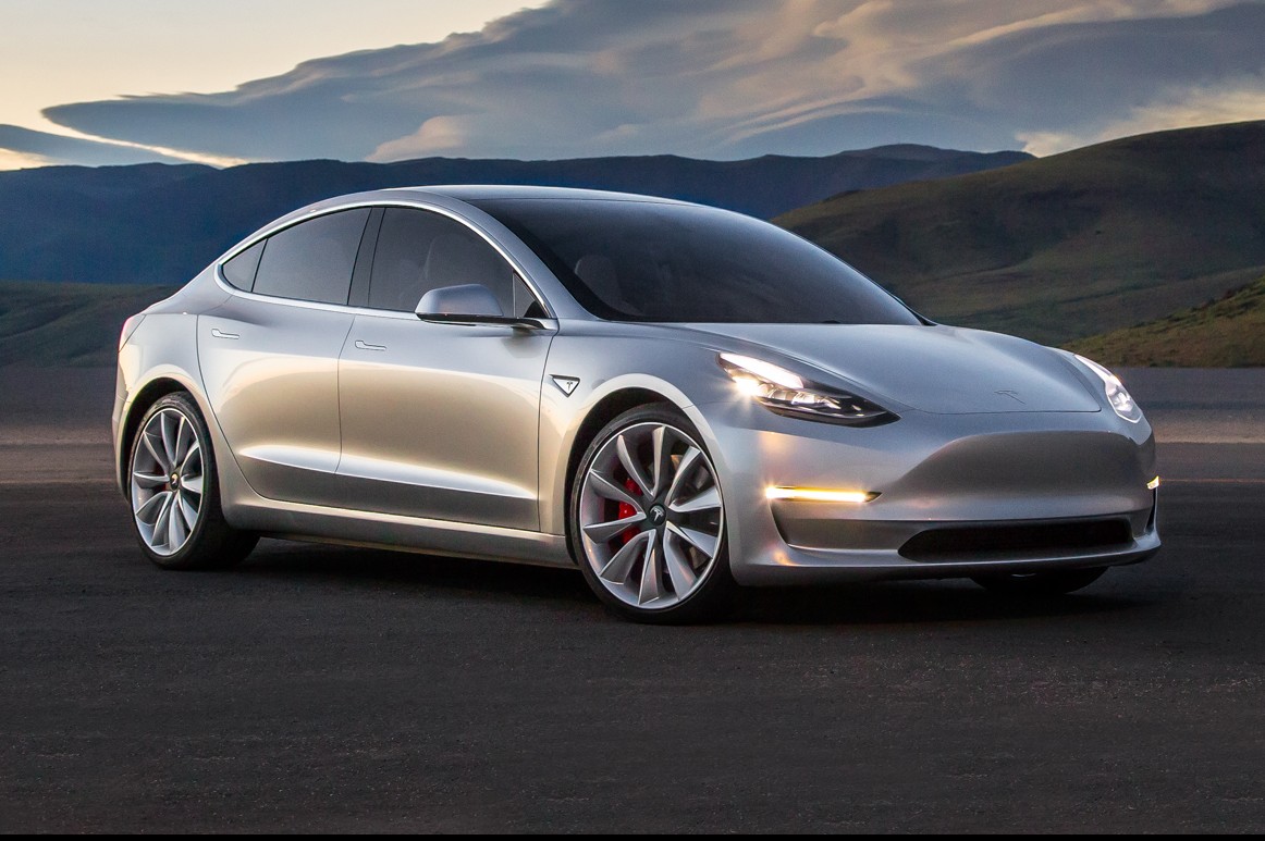 Tesla: uomo arrestato, faceva da passeggero all’autoguida