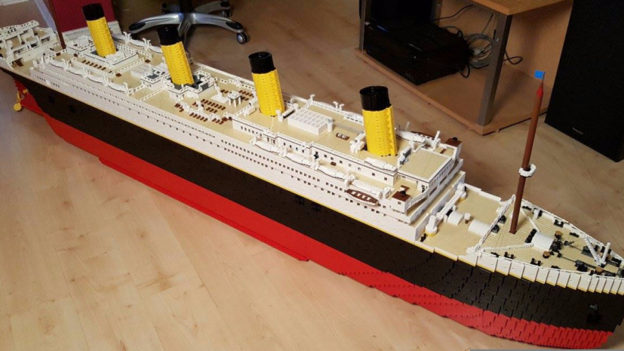 lego titanic brick builder