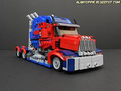 Optimus Prime trasformabile interamente in LEGO