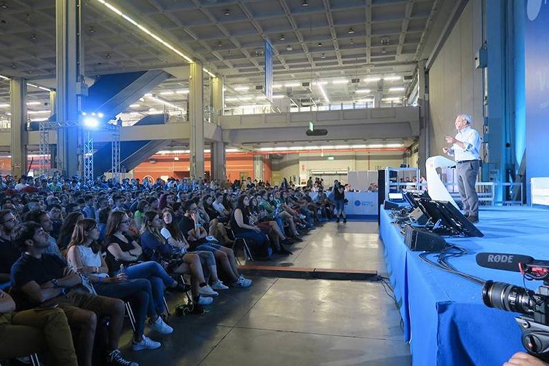 Campus Party, una porta verso la conoscenza digitale tra speaker e robot