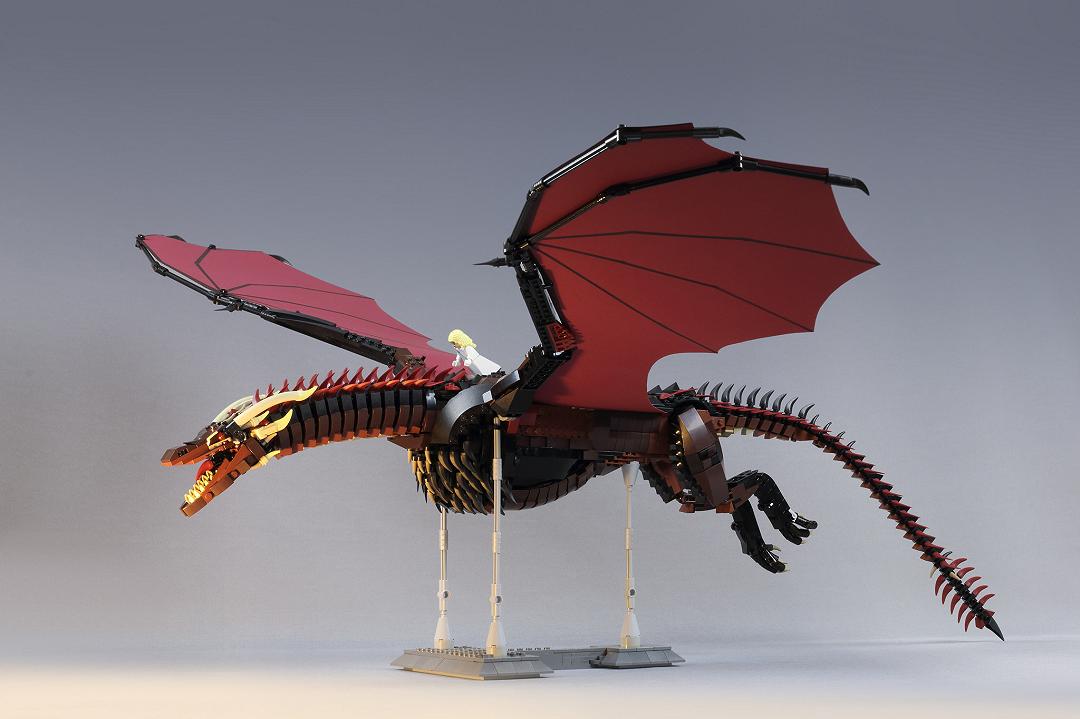 Drogon di Game of Thrones ricreato in LEGO