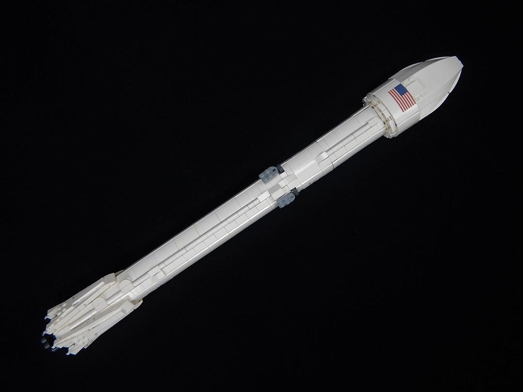 Il Falcon 9 di SpaceX in scala Saturn su LEGO Ideas