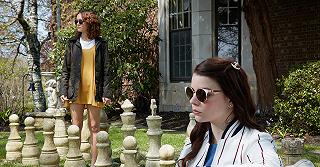 Thoroughbreds: rilasciati il poster e una nuova clip