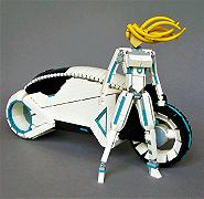 La light cycle ENCOM 786 dal film Tron: Legacy riprodotta in LEGO