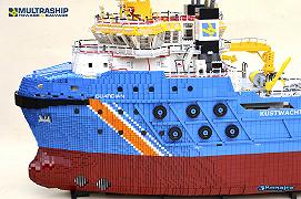 La nave da supporto ETV Guardian ricreata in LEGO