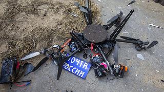 Drone postale si schianta contro un palazzo in Russia