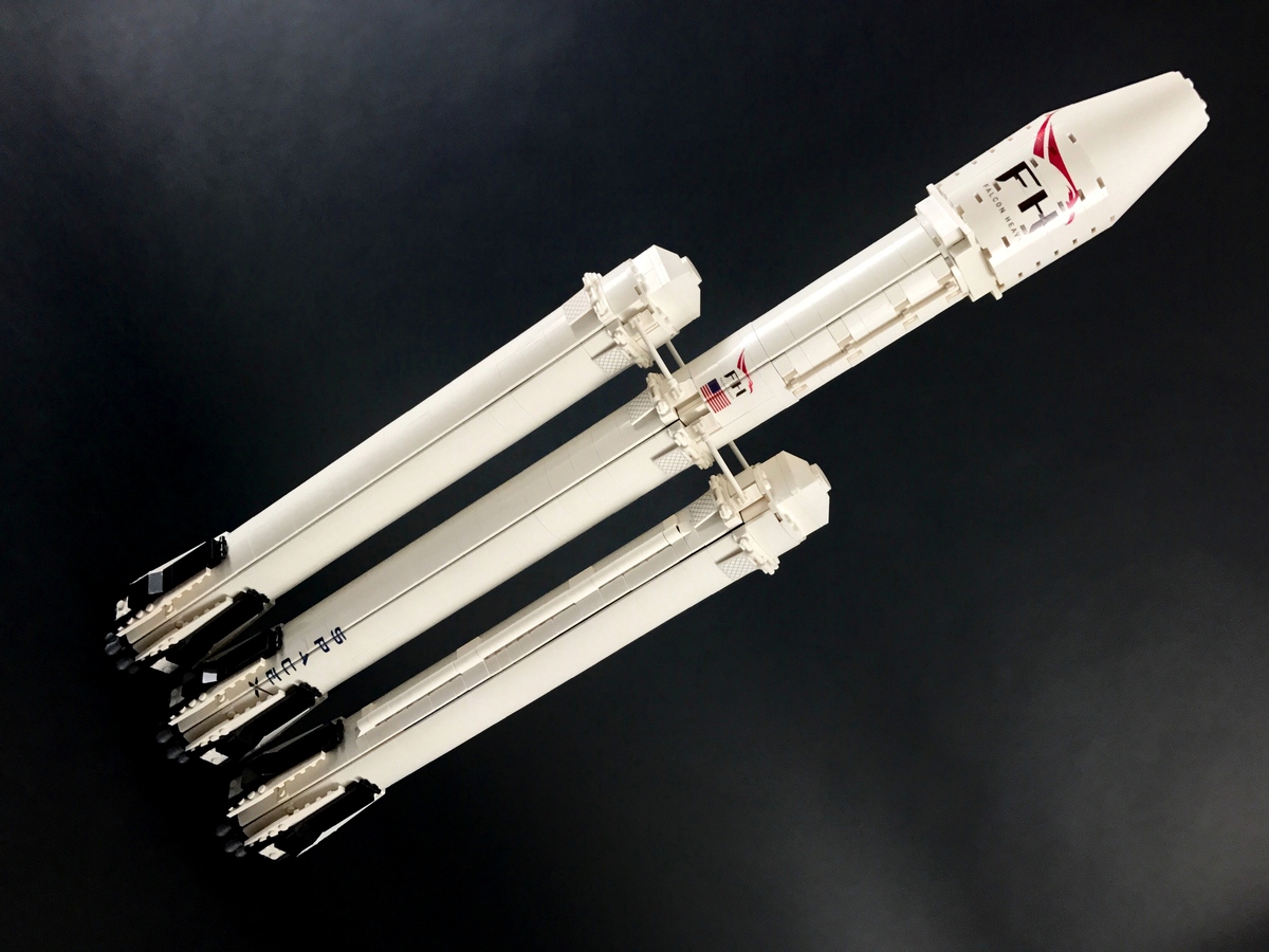 Il Falcon Heavy su LEGO Ideas raggiunge il traguardo ed entra in review