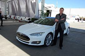 Elon Musk cambia idea: Tesla rimane pubblica