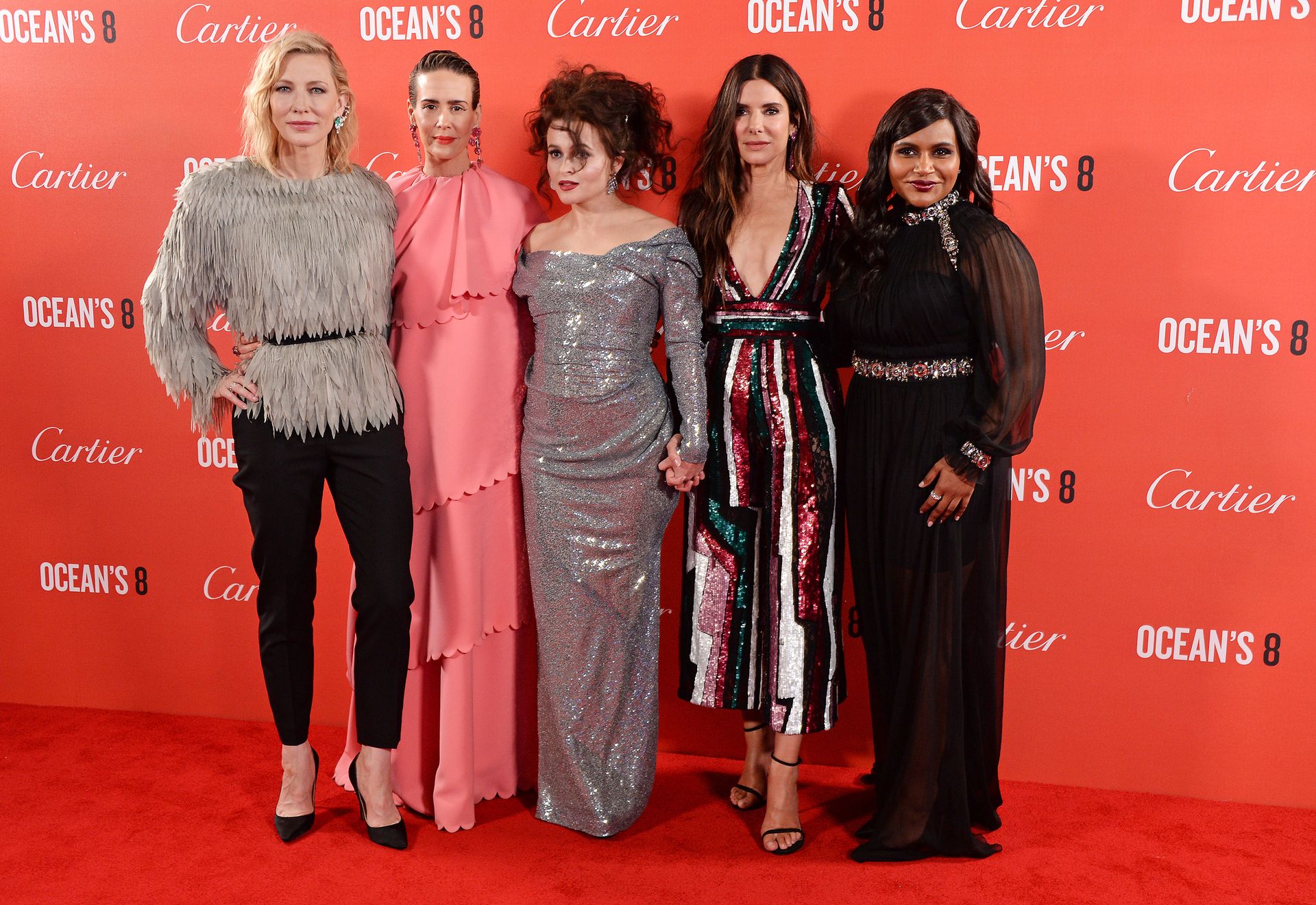 Ocean’s 8 il red carpet a Londra, Sandra Bullock: “Divertirsi è un modo per sconfiggere la paura”
