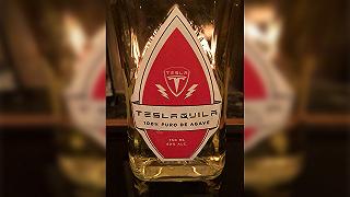 Elon Musk spoilera Teslaquila, la tequila di Tesla