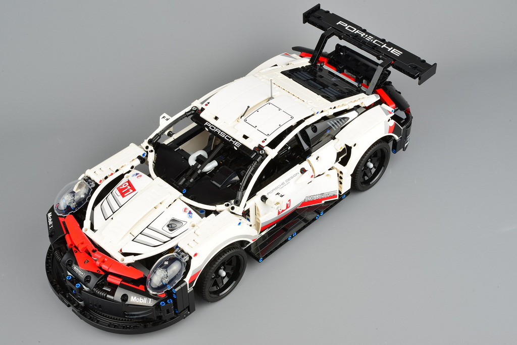La Porsche 911 RSR LEGO Technic in anteprima su Brickset