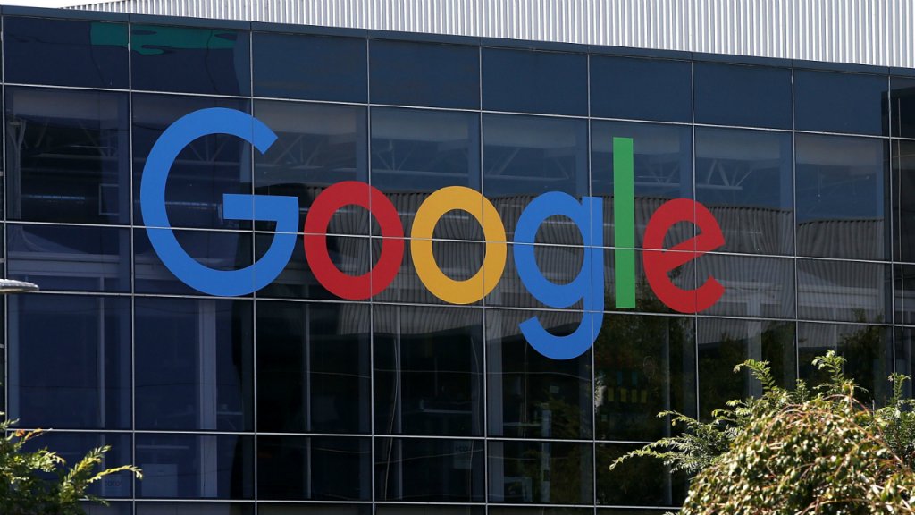 Google: dalla Francia maxi multa di 50 milioni per non aver rispettato le nuove direttive UE sui dati