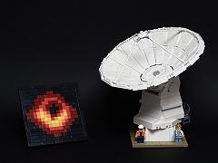 La foto del buco nero e il radiotelescopio ALMA riprodotti in LEGO