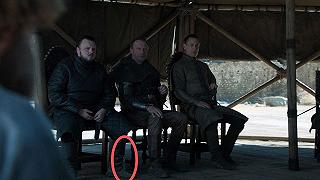 Game of Thrones: non solo Starbucks, i fan notano una bottiglietta d’acqua in una scena