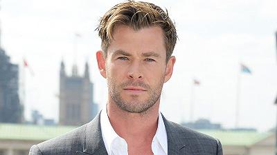 Chris Hemsworth ha scoperto una predisposizione all’Alzheimer e dichiara di essere pronto a chiudere con Thor