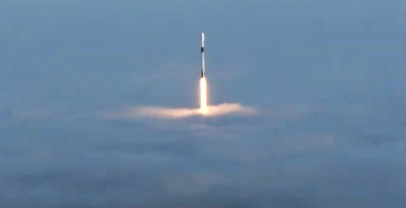 SpaceX lancia altri satelliti e il Falcon 9 batte un nuovo record