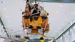 La modifica al meccanismo delle gambe del NASA Lunar Lander LEGO