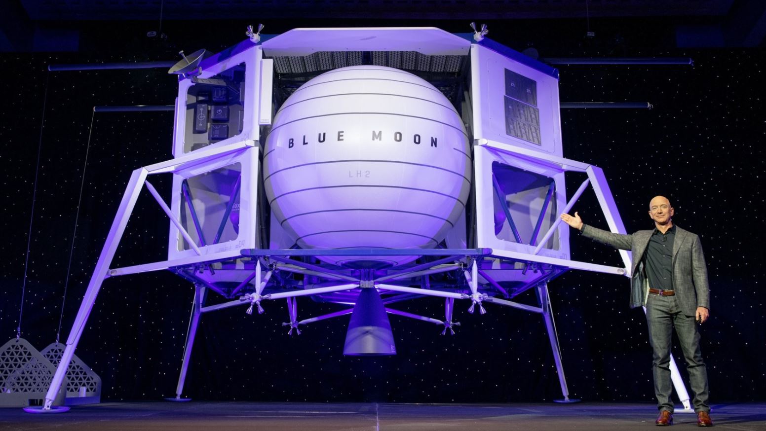Jeff Bezos: “dobbiamo colonizzare la Luna per salvare la Terra”