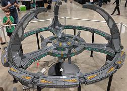 La stazione spaziale Deep Space 9 di Star Trek in LEGO al Brickworld di Chicago