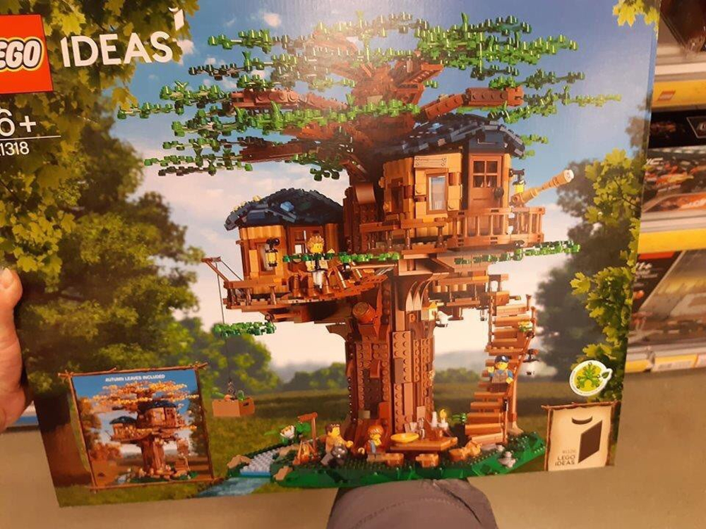 Prima immagine della scatola del set LEGO Ideas 21318 The Tree House