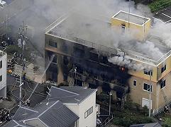 Un uomo dà fuoco alla sede di Kyoto Animation: 33 morti e molti dispersi