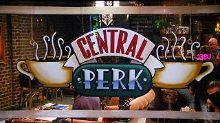 Friends: un’azienda produrrà le bevande del Central Perk per il 25esimo anniversario