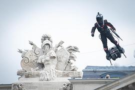 La Francia ha mostrato un hoverboard volante delle forze dell’ordine