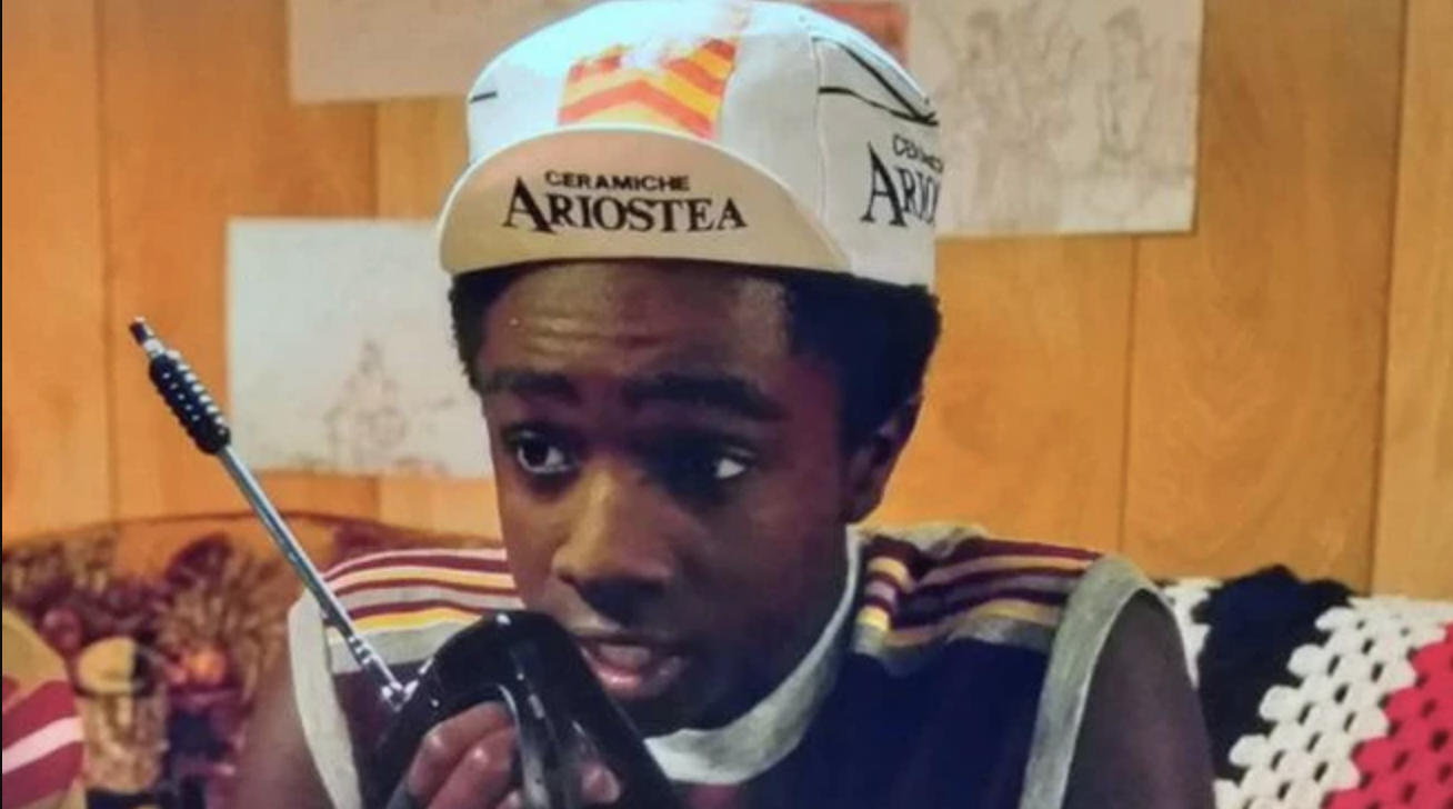 Ceramiche Ariostea: da dove arriva il cappellino di Lucas in Stranger Things 3?