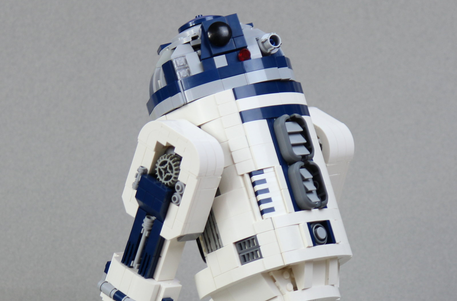 R2D2 LEGO riprodotto da Dan’s Brick Builds