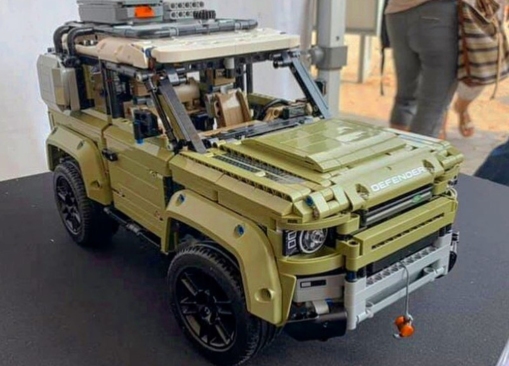 Il set LEGO Technic Land Rover Defender 42110 appare dal vivo in Ungheria