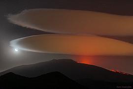 Nubi lenticolari sull’Etna: la foto di Dario Giannobile foto del giorno per la NASA