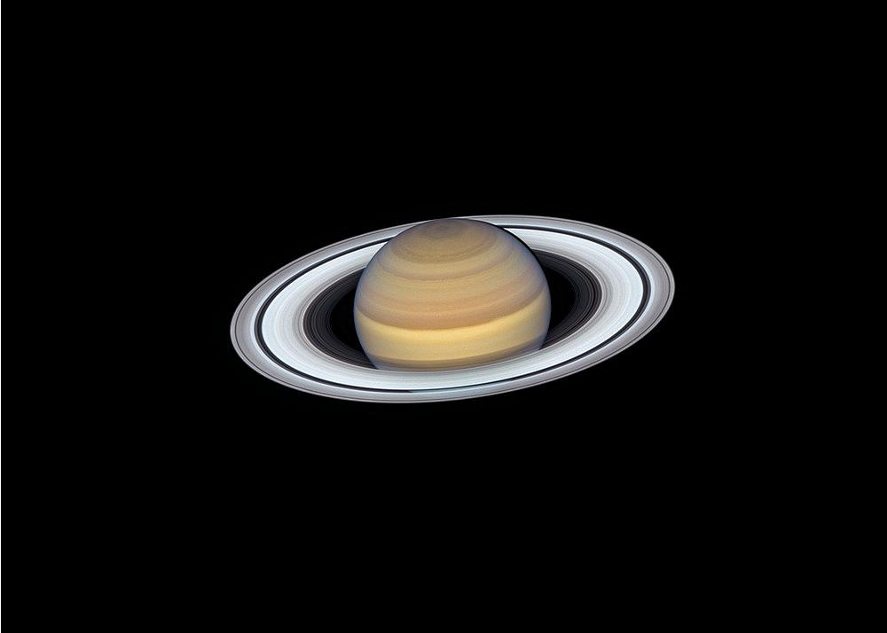 L’eleganza di Saturno nelle immagini di Hubble