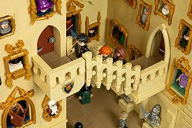 Le scale magiche ed i quadri viventi del Castello di Hogwarts in LEGO