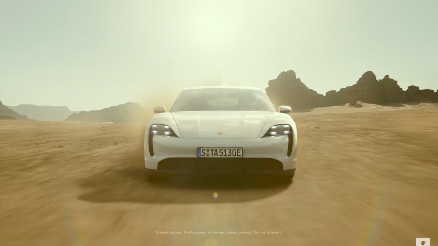 Porsche Taycan campione di vendite: nel 2021 ha sorpassato l’iconica 911