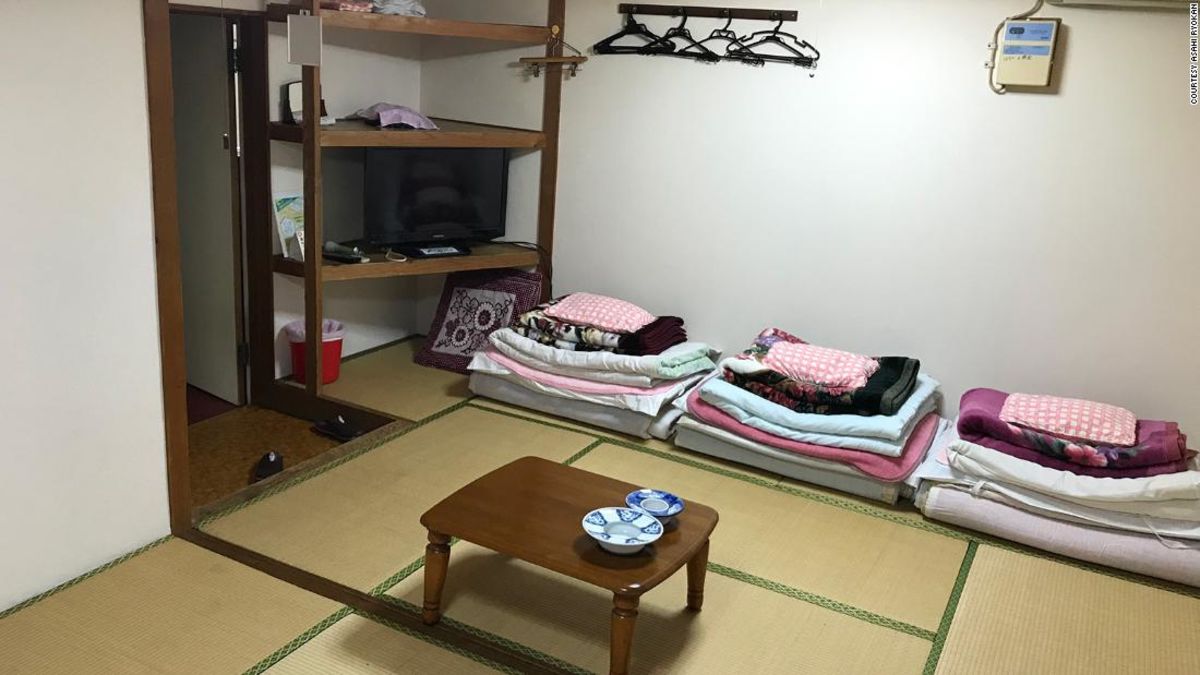 Questo hotel giapponese costa un dollaro a notte... se si decide di venire ripresi in diretta streaming 24/7