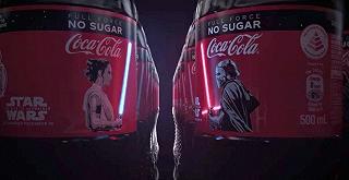 Le bottiglie Coca Cola X Star Wars con le spade laser OLED