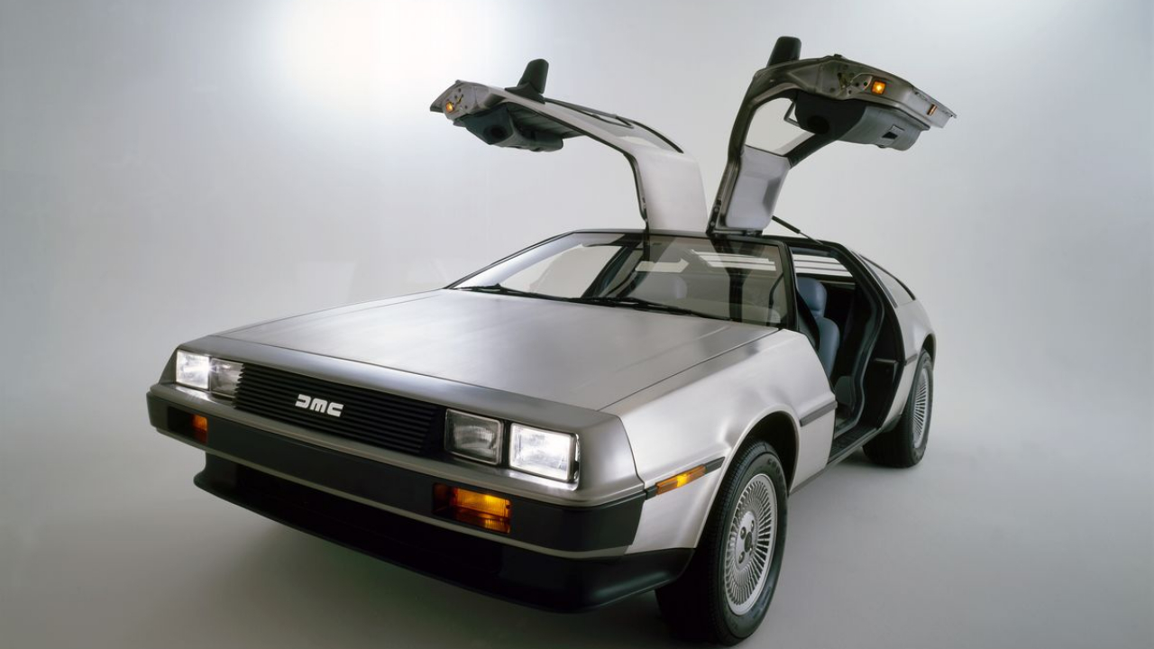 DeLorean DMC-12 rinnovata: stesse forme, ma tecnologia moderna e più potenza
