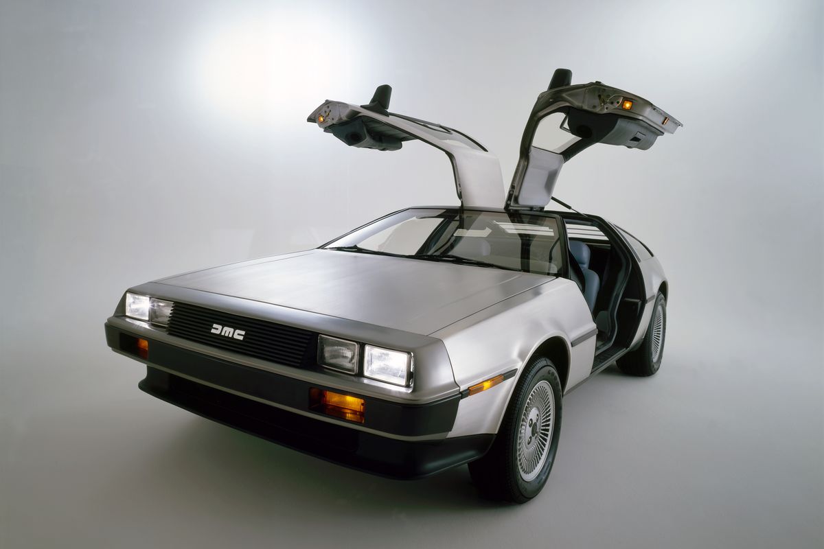 DeLorean DMC-12 rinnovata: stesse forme, ma tecnologia moderna e più potenza