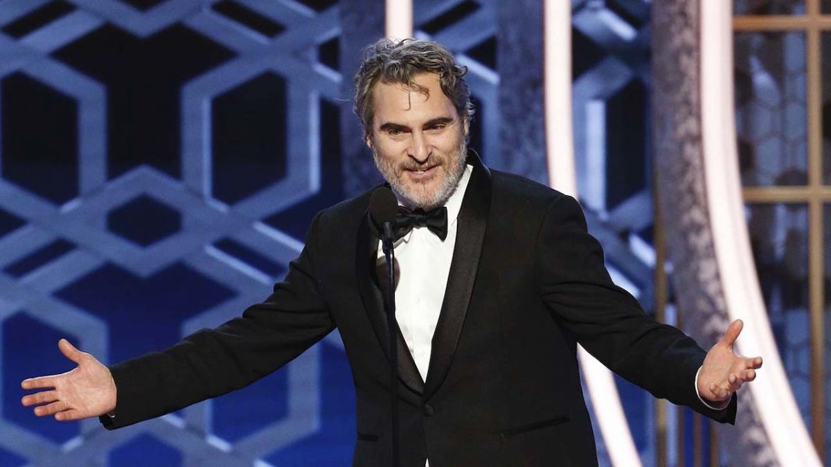 Joker: Joaquin Phoenix prima viene arrestato e poi premiato ai Critics Choice Awards
