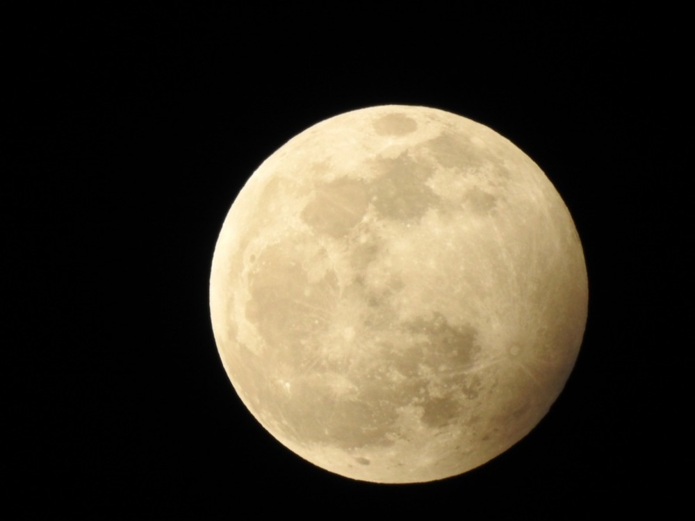 La Luna in penombra: la prima eclissi del 2020