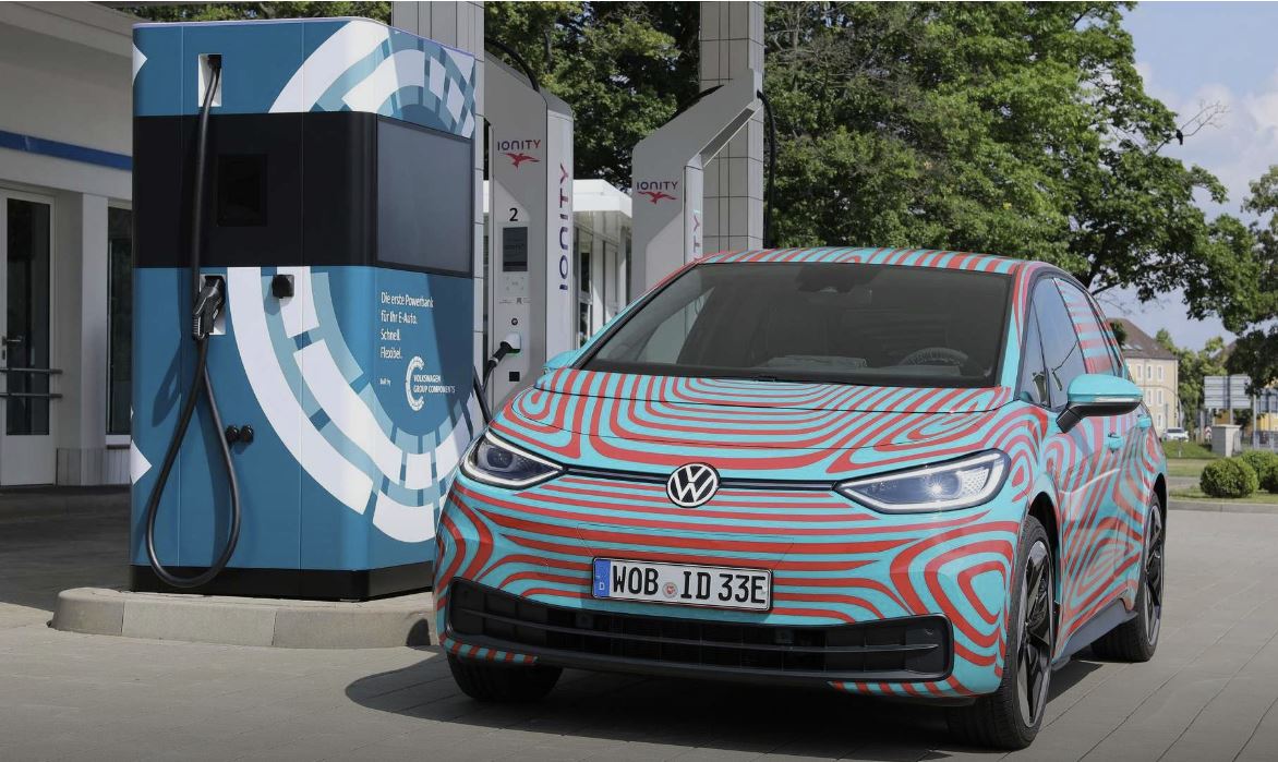 La colonnina portatile per ricaricare le auto elettriche di Volkswagen