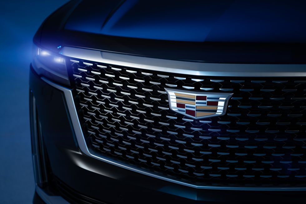 Cadillac taglia la guida semi-autonoma dall’Escalade: colpa della crisi dei chip