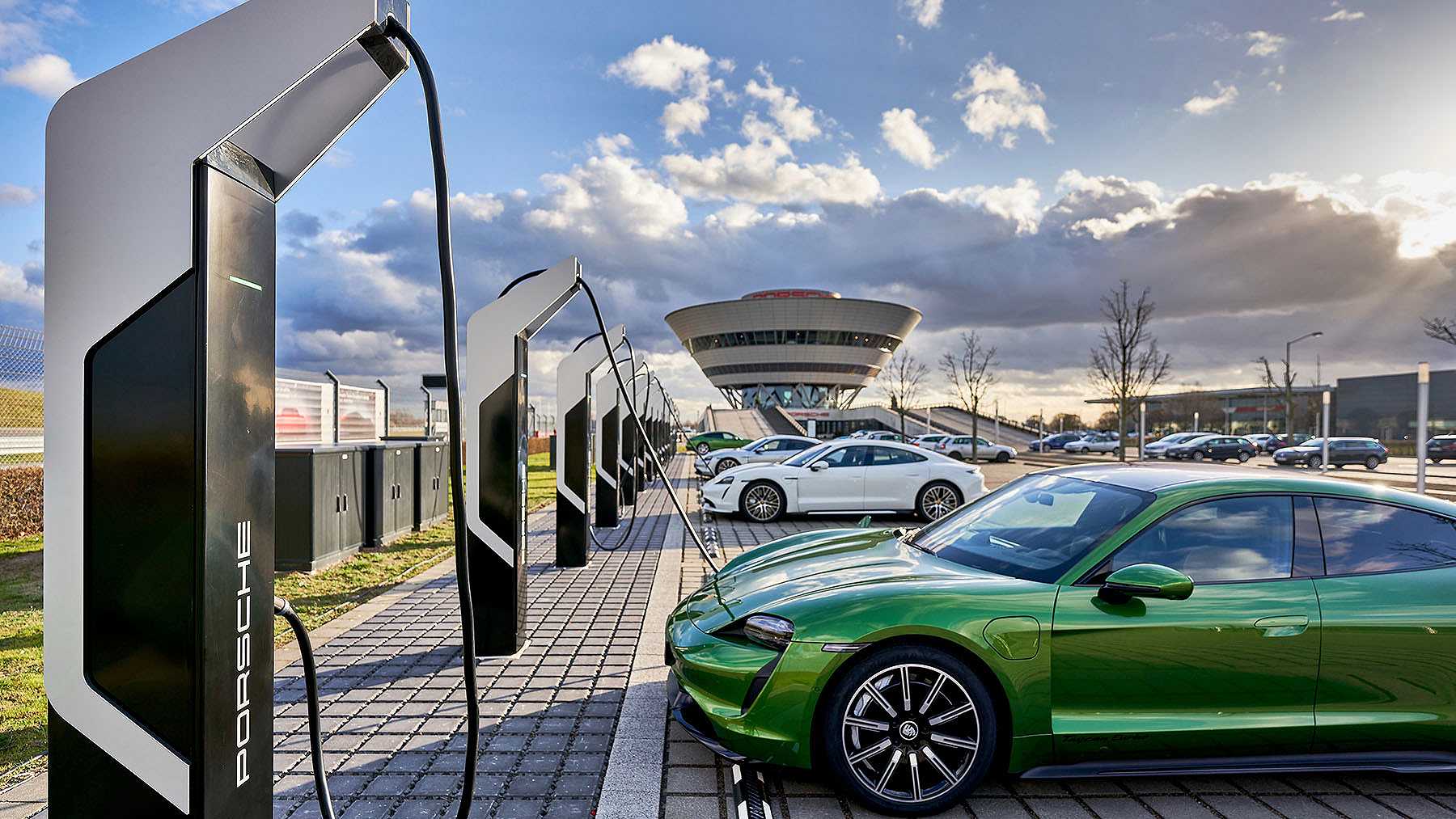 Porsche Turbo Charging è la stazione di ricarica per auto elettriche più potente d’Europa